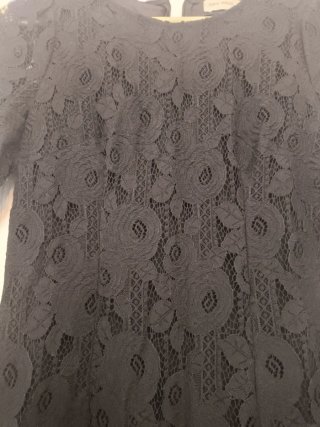 Vestido negro corto manga larga