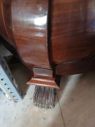 Vitrina de madera y cristal