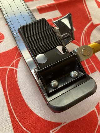 Trineo Vintage con Esquíes Metálicos