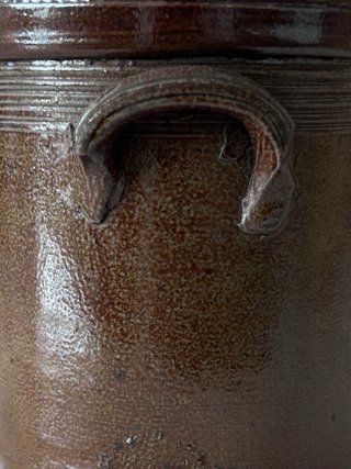 Olla antigua de cerámica francesa