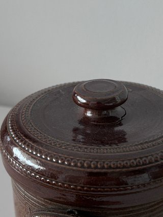 Olla antigua de cerámica francesa