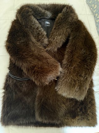 Abrigo pelo Zara marrón
