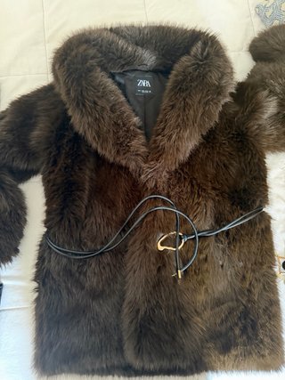 Abrigo pelo Zara marrón
