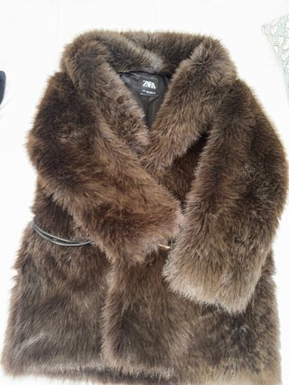 Abrigo pelo Zara marrón