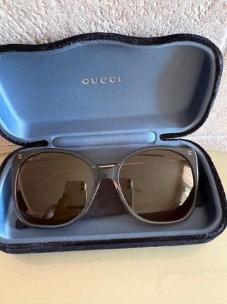 Gafas de sol Gucci marrón y doradas