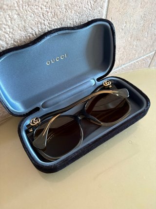 Gafas de sol Gucci marrón y doradas