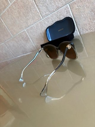 Gafas de sol Gucci marrón y doradas