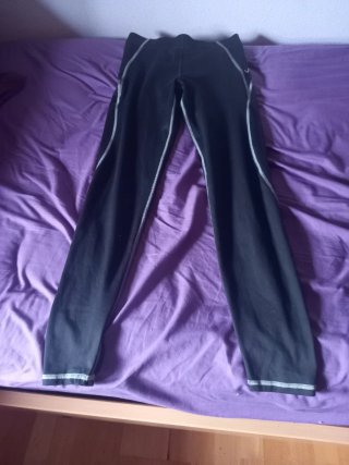 Mallas deportivas negras con costuras