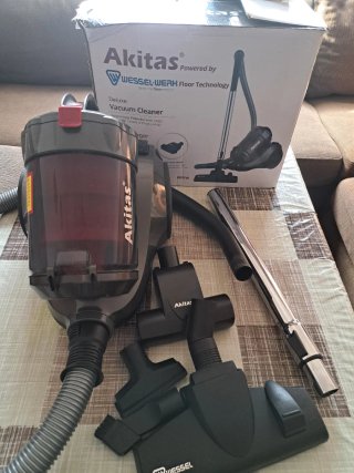 Aspiradora Akitas con accesorios