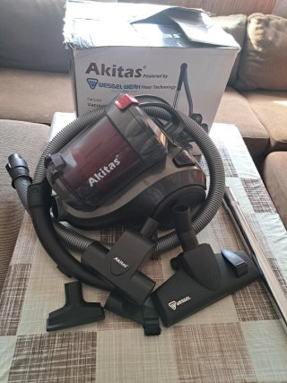 Aspiradora Akitas con accesorios