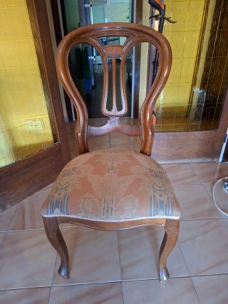Mesa de comedor con 4 sillas