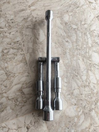 Llave de vaso para coche