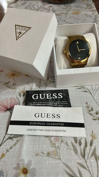 Reloj Guess Original dorado con esfera negra