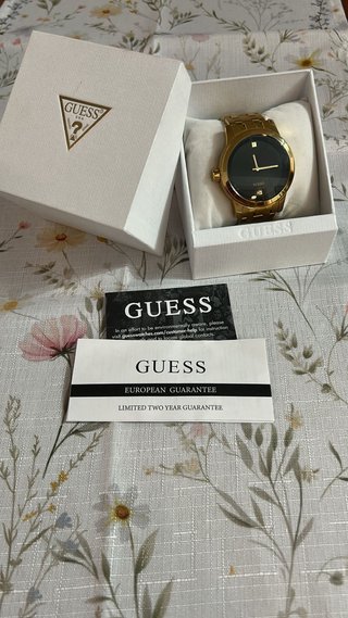 Reloj Guess Original dorado con esfera negra