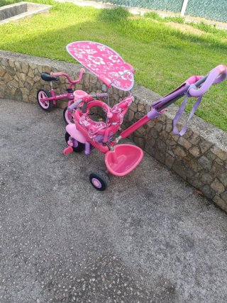 Bicicleta de equilibrio y triciclo rosa