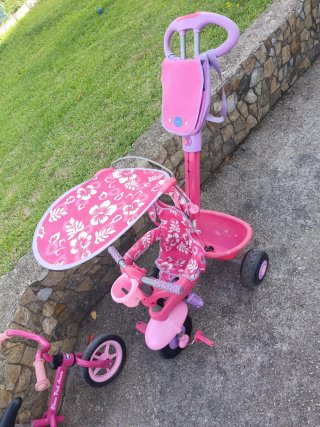 Bicicleta de equilibrio y triciclo rosa