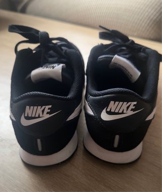 Zapatillas Nike Negras y Blancas