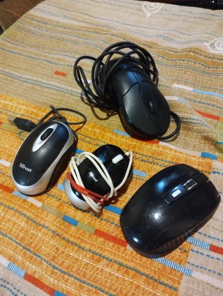 Vari mouse Trust neri e argento