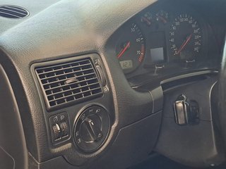 Volkswagen Golf 2003 - Gasolina 105 5p