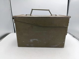 ANTIGUA CAJA METÁLICA MILITAR