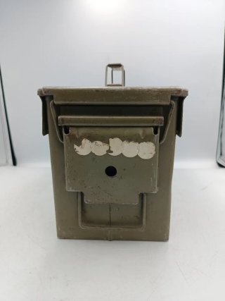 ANTIGUA CAJA METÁLICA MILITAR