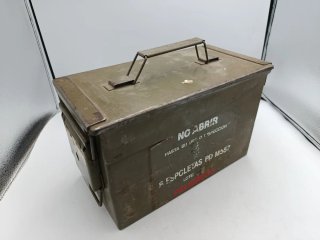 ANTIGUA CAJA METÁLICA MILITAR