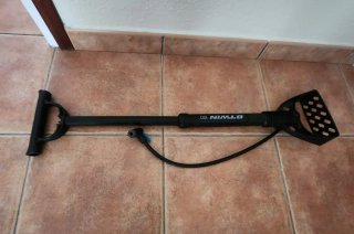 bomba de pie para bicicleta B-twin 100