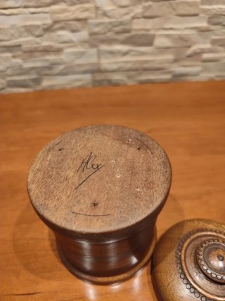 Antico vaso in legno di teak