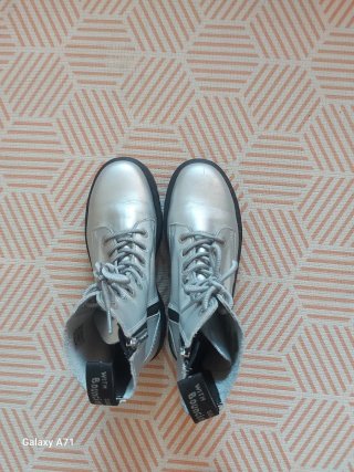 Botas Dr. Martens plateadas originales Talla 41 EU