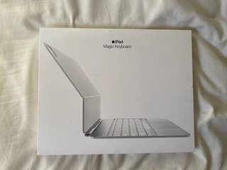 Teclado Apple Magic Keyboard iPad Pro 13 M4 MWR43Y