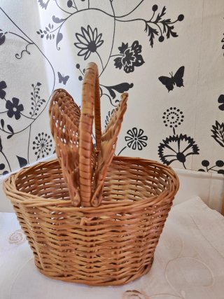 Cesta de mimbre con tapa