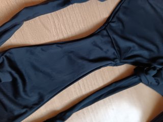 Costume bikini nero con volant