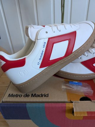 1ra edición- Zapatillas Metro 105 Aniversario T37