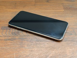 iPhone 11 Pro Max 64GB Argento / Funziona con iOS27