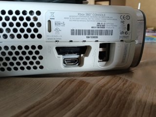 Xbox 360 + Alimentatore + Joypad