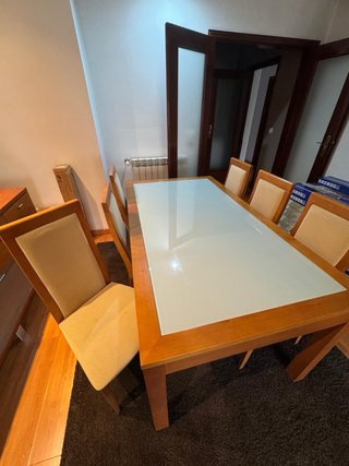 Mesa de jantar e aparador
