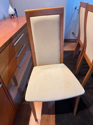 Mesa de jantar e aparador