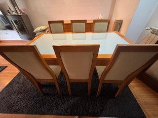 Mesa de jantar e aparador