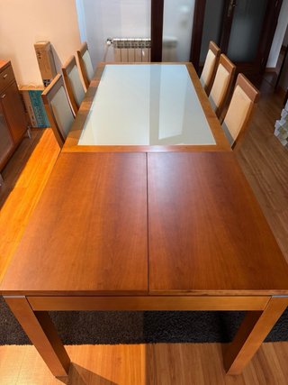 Mesa de jantar e aparador