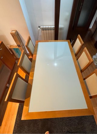 Mesa de jantar e aparador