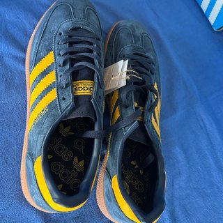 Tenis Adidas Azul Marino y Amarillo Talla 45 1/3