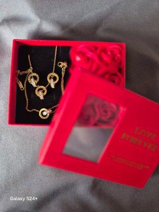 Conjunto Colar, Pulseira e Brincos Dourados