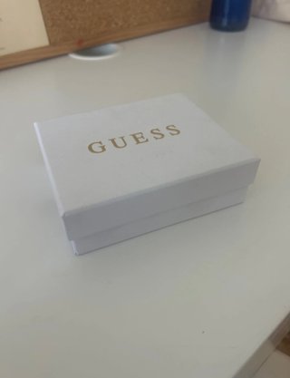 Monedero Guess beige estampado