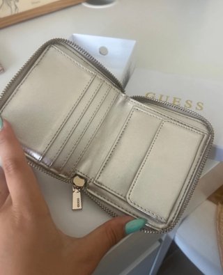 Monedero Guess beige estampado