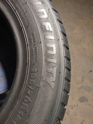 2 Neumáticos 195/70R15 104/102R