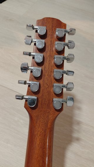 Guitarra Yamaha 12 cuerdas electroacústica + funda