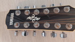 Guitarra Yamaha 12 cuerdas electroacústica + funda
