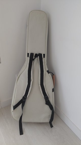 Guitarra Yamaha 12 cuerdas electroacústica + funda