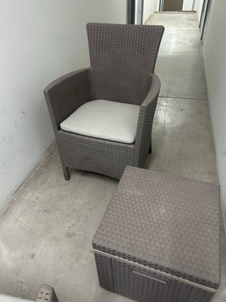 Conjunto de 2 sillones y mesa nevera jardin