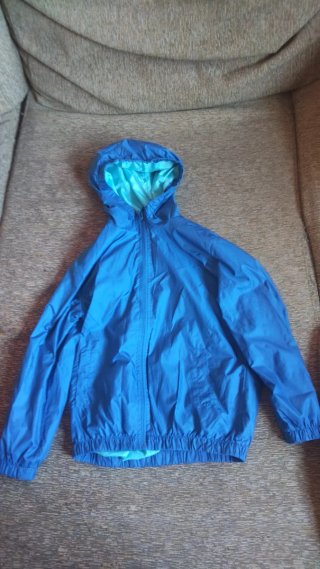 Chaqueta impermeable niño azul